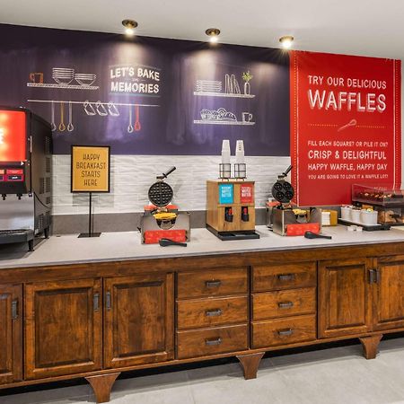 Hampton Inn&Suites Fairbanks Bagian luar foto