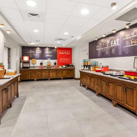 Hampton Inn&Suites Fairbanks Bagian luar foto