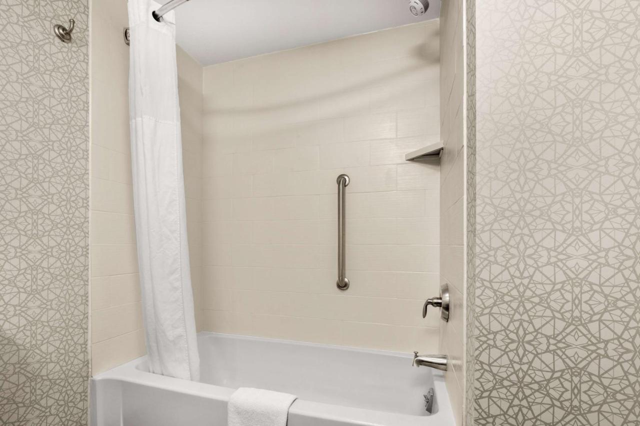 Hampton Inn&Suites Fairbanks Bagian luar foto
