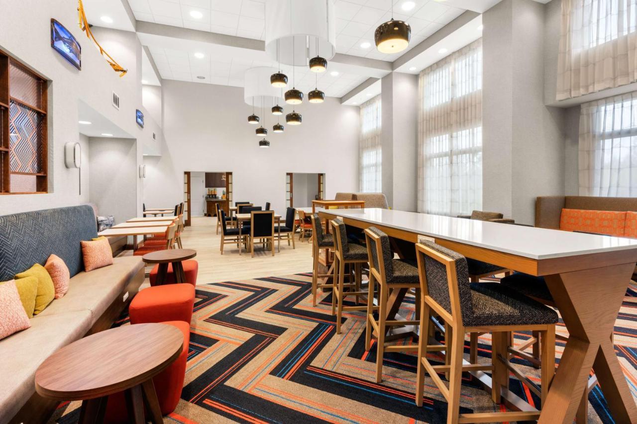 Hampton Inn&Suites Fairbanks Bagian luar foto