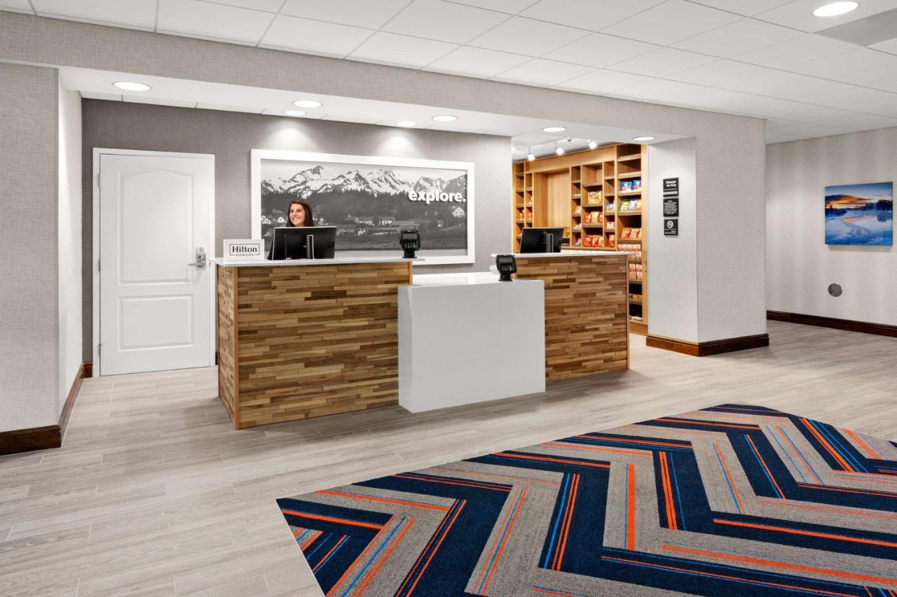 Hampton Inn&Suites Fairbanks Bagian luar foto