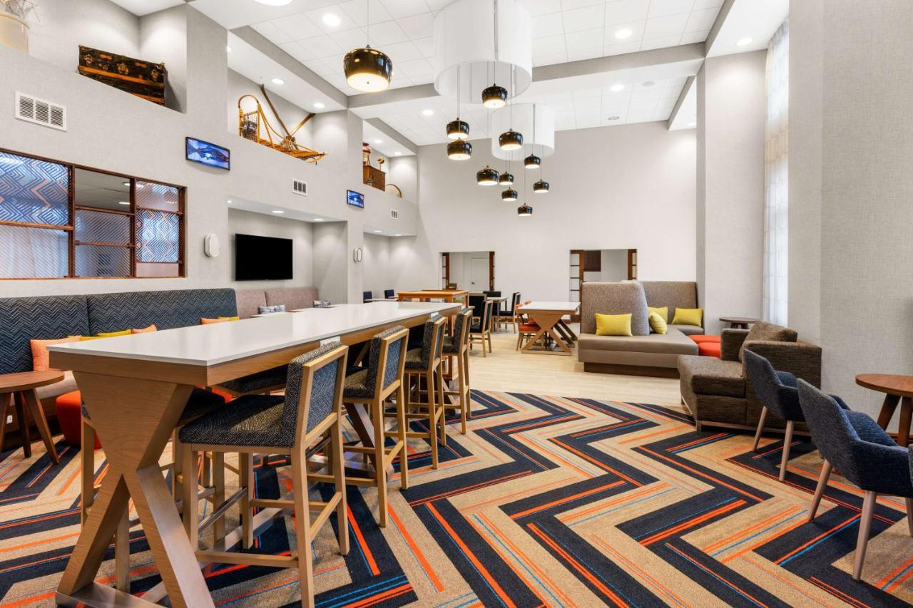 Hampton Inn&Suites Fairbanks Bagian luar foto
