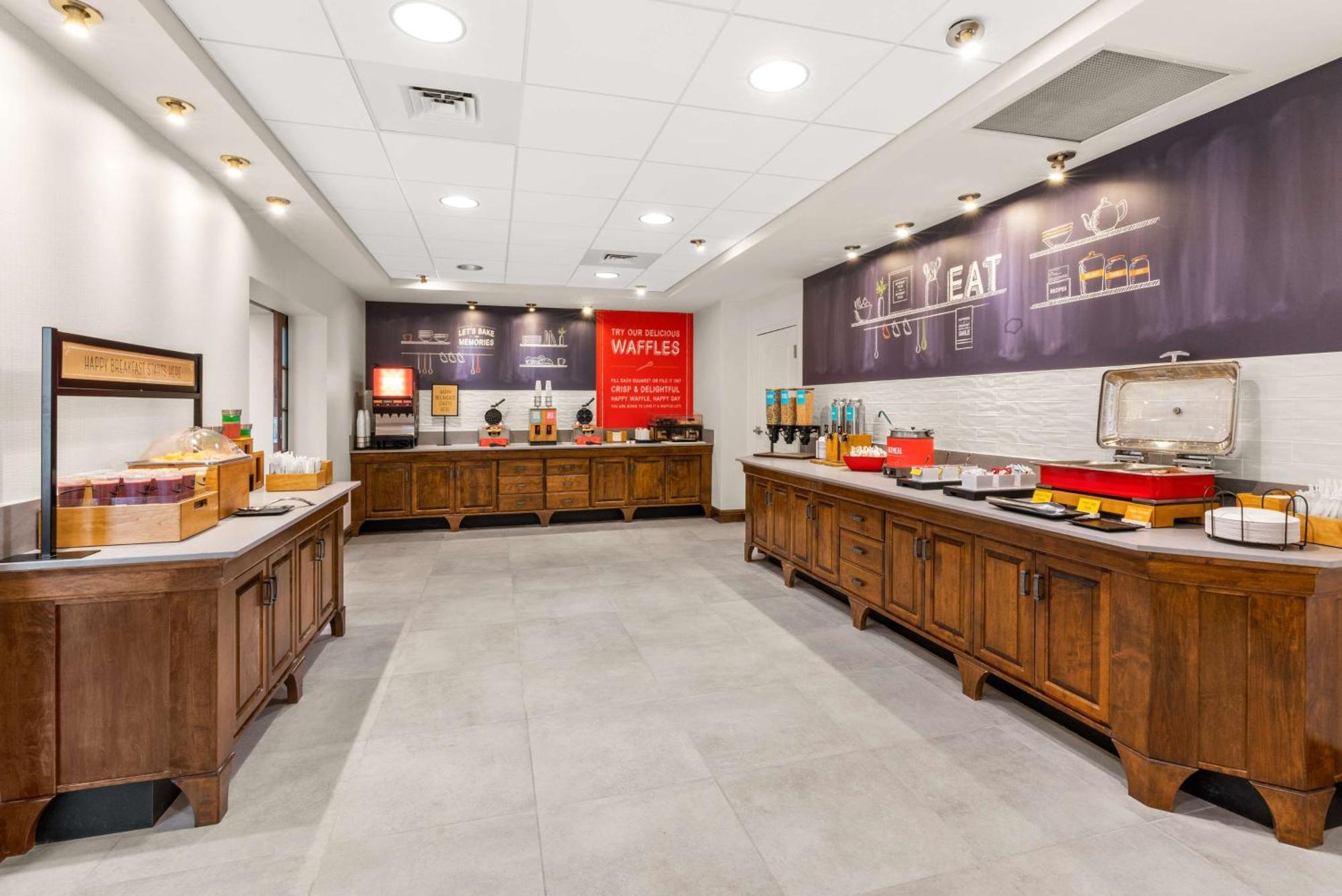 Hampton Inn&Suites Fairbanks Bagian luar foto