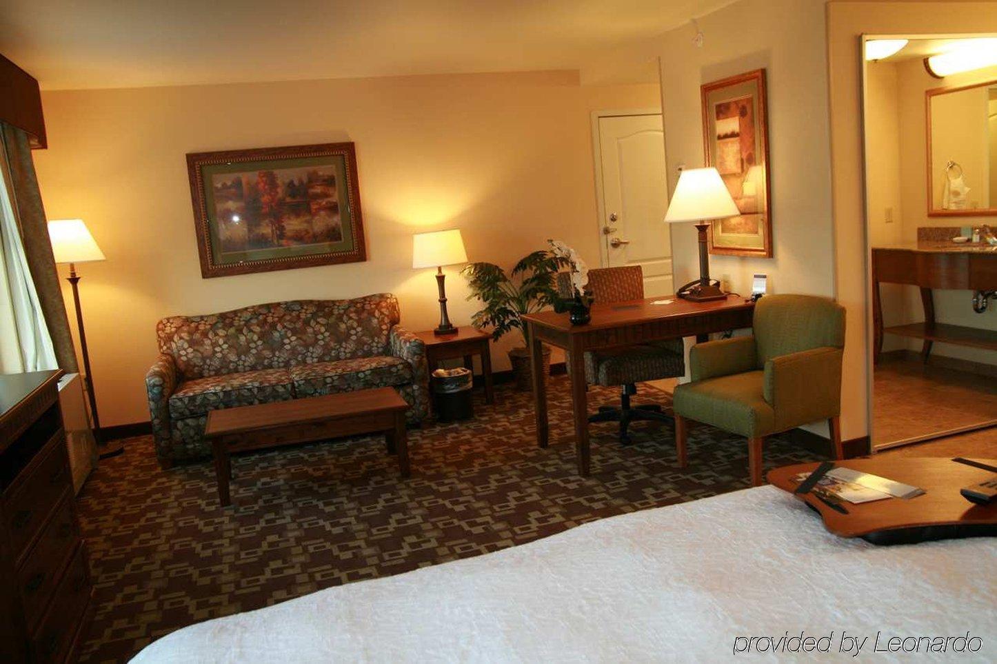 Hampton Inn&Suites Fairbanks Ruang foto