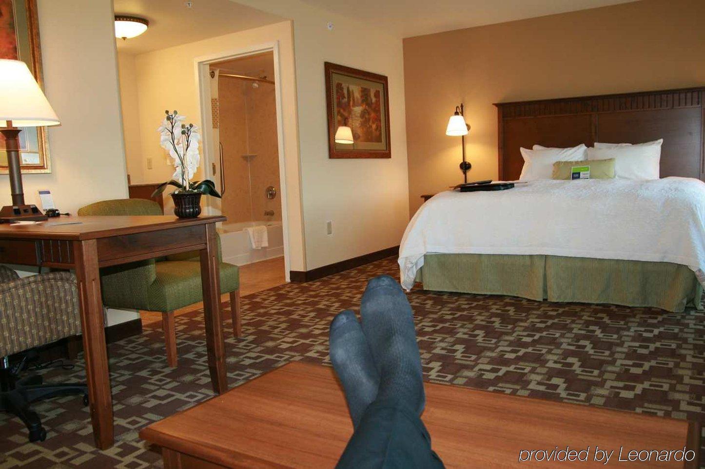 Hampton Inn&Suites Fairbanks Ruang foto